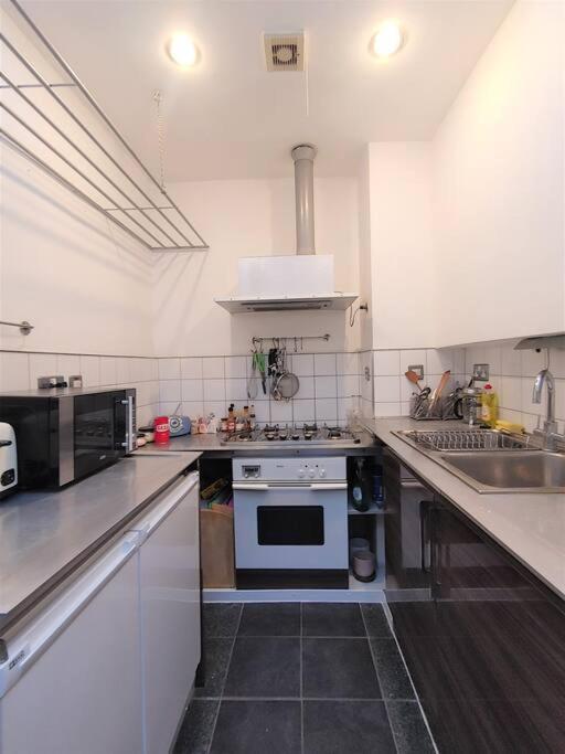 Stylish Apartment Near Carnaby Street, Sleeps 4. Londen Buitenkant foto