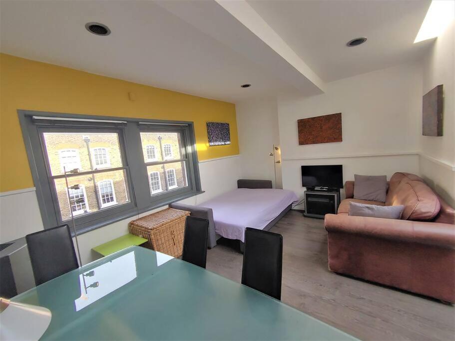 Stylish Apartment Near Carnaby Street, Sleeps 4. Londen Buitenkant foto