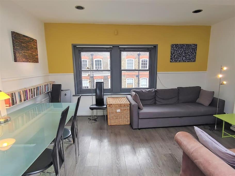 Stylish Apartment Near Carnaby Street, Sleeps 4. Londen Buitenkant foto