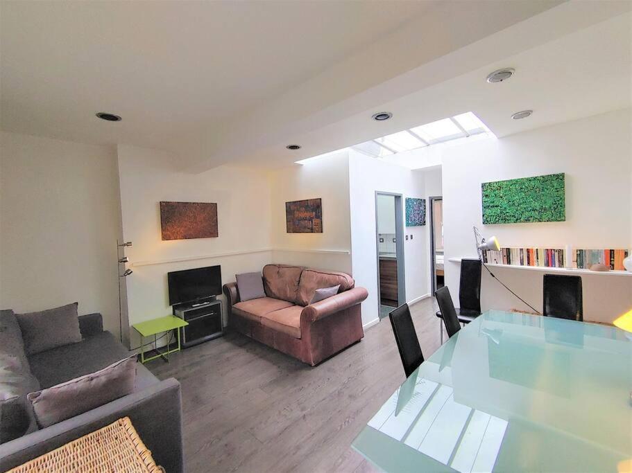 Stylish Apartment Near Carnaby Street, Sleeps 4. Londen Buitenkant foto