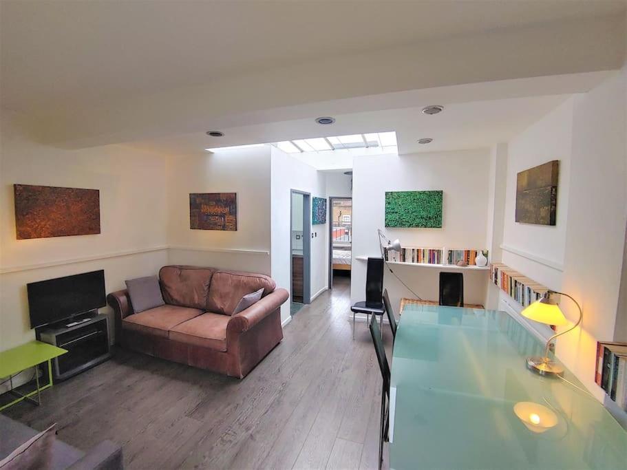 Stylish Apartment Near Carnaby Street, Sleeps 4. Londen Buitenkant foto